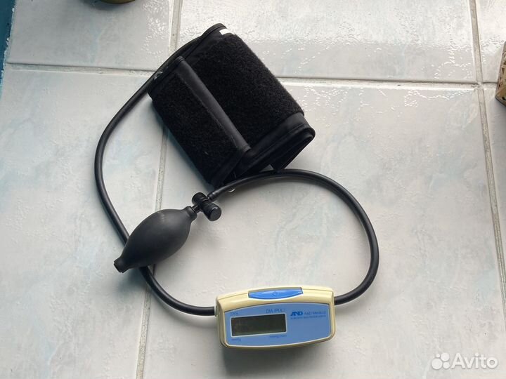 Тонометр полуавтоматический