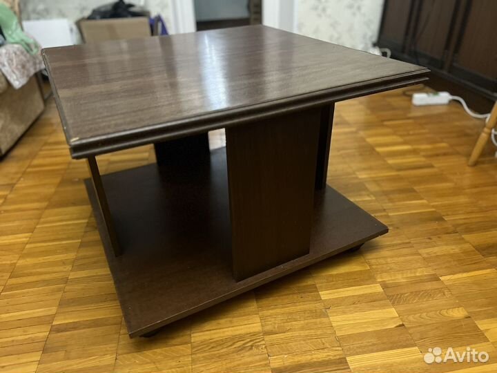 Журнальный столик