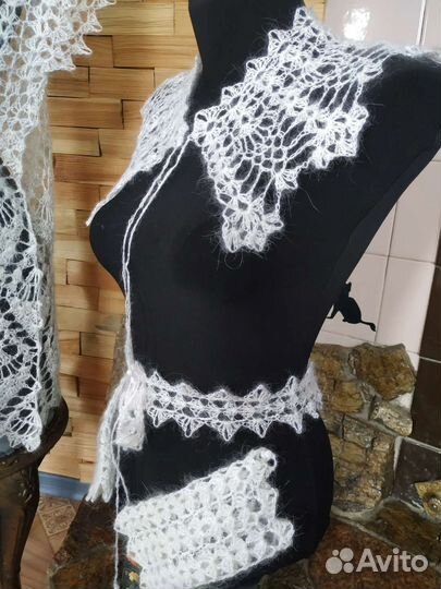 Комплект: Кардиган, воротник, пояс, митиенки. Пух