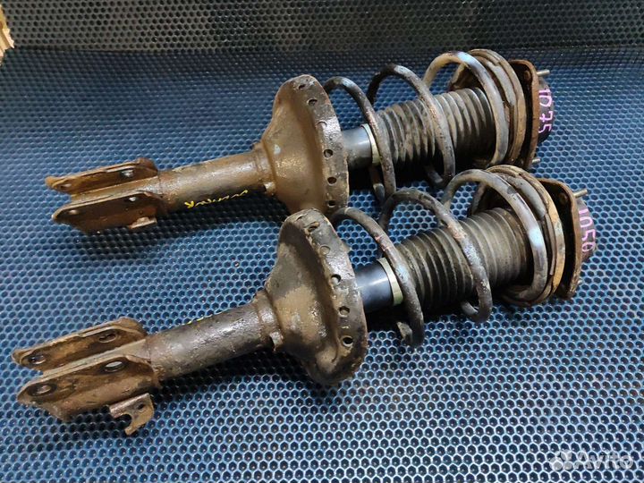 Стойка передняя Subaru Forester sf5