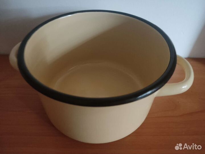 Кастрюли. 4 и 1 л. Новые