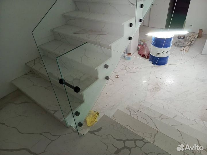 Стеклянное ограждение Перила для лестниц