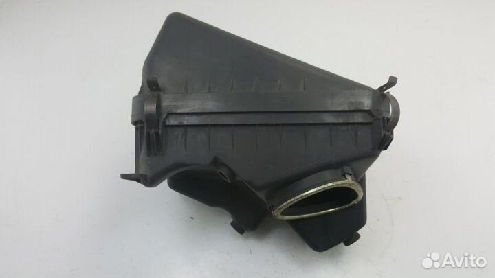 Корпус воздушного фильтра Toyota Corolla AE100