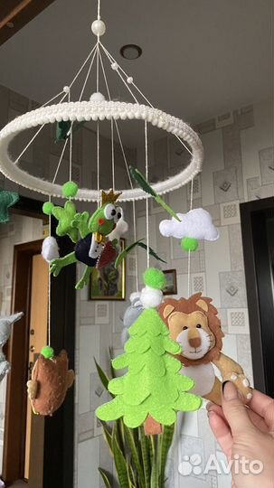 Мобиль на кроватку из фетра
