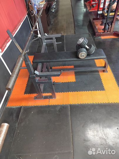 Скамья для жима со стойками и штангой