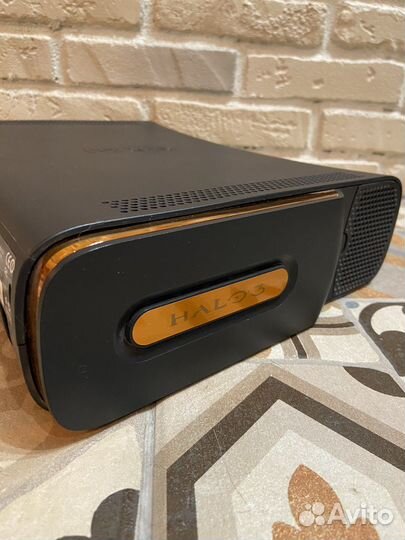 Xbox360, геймпад, 2 блока питания и набор лиц. игр