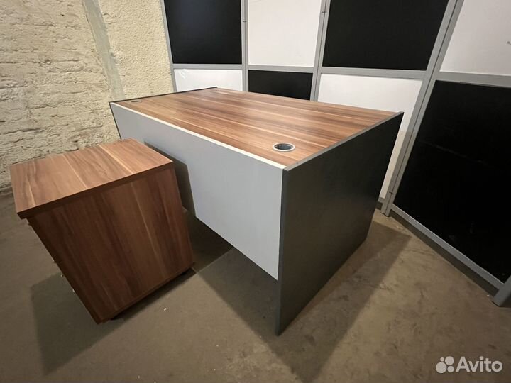 Стол офисный с тумбой