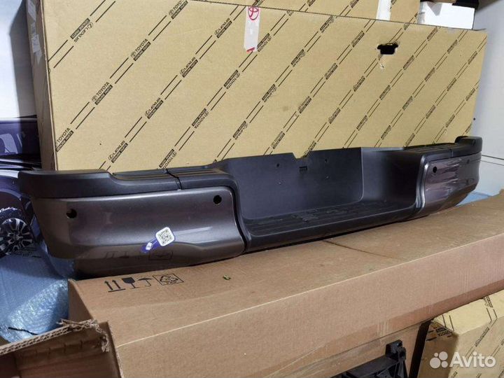 Бампер задний Toyota Hilux