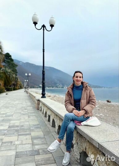 Продавец косметики, одежды