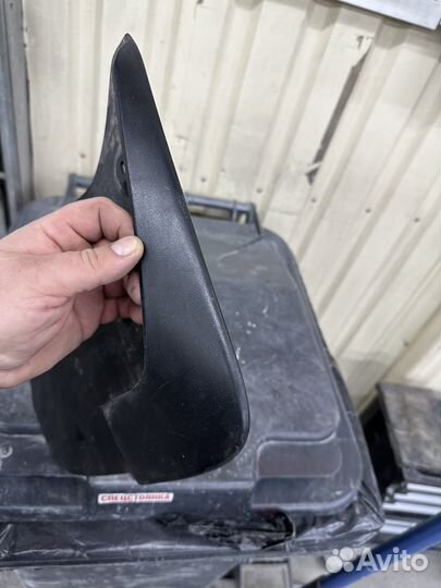 Передний правый брызговик land cruiser 200