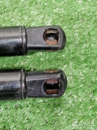 Амортизатор двери багажника Lincoln Navigator U28