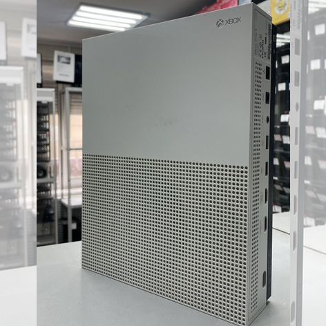 Xbox one S 500 gb с играми