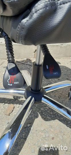 606 черное офисное кресло