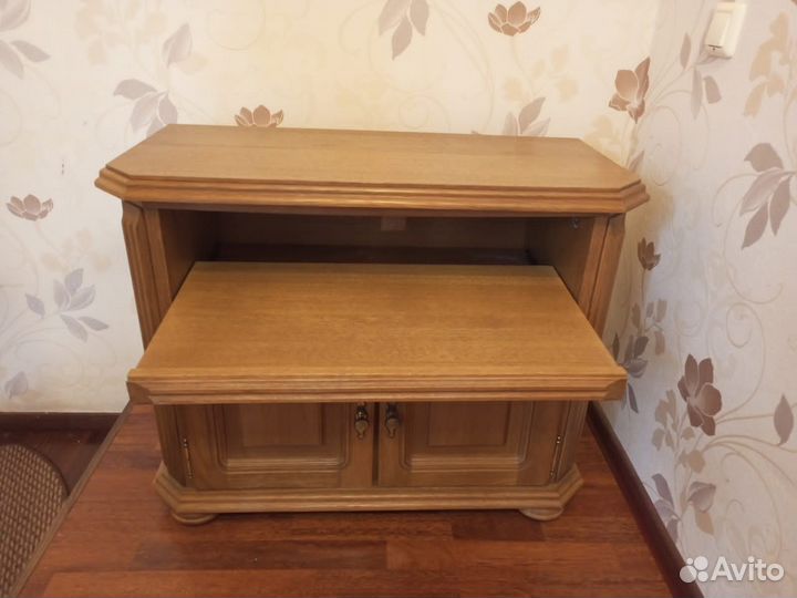 Тумба под телевизор массив