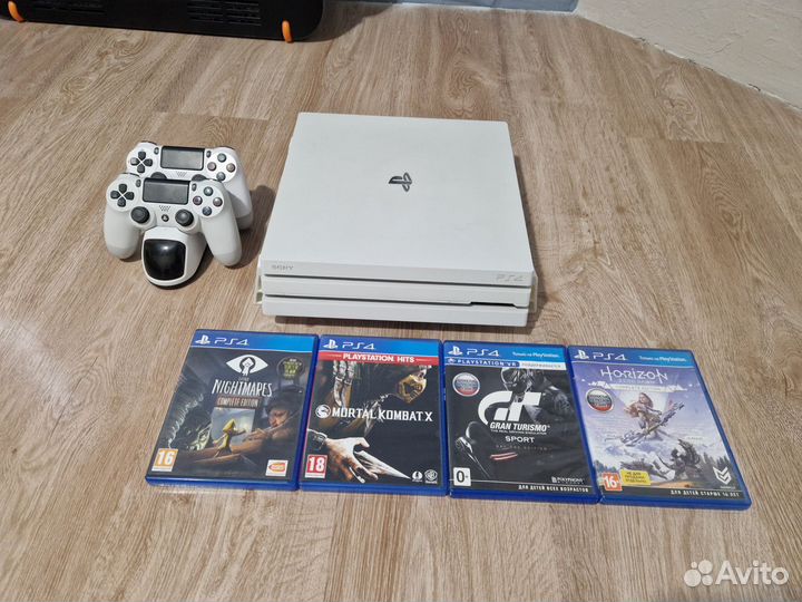 Sony playstation 4 Pro 1Tb Glacier White