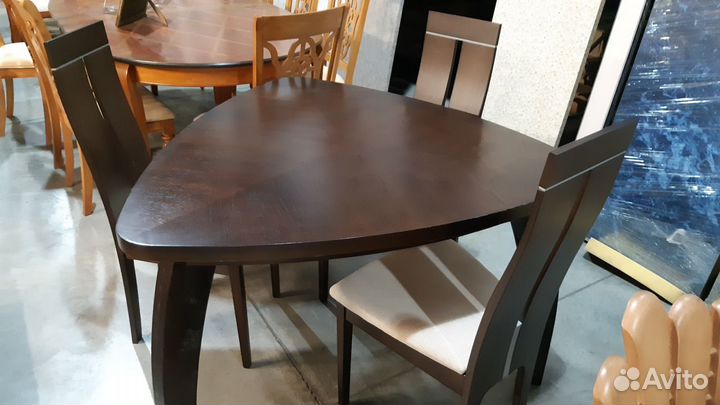 Стол деревянный треугольный. Малайзия