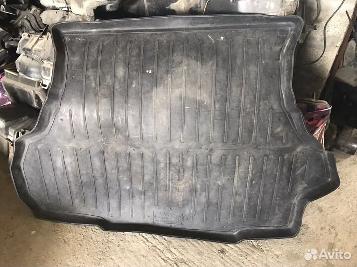 Пластиковый полик багажника ваз