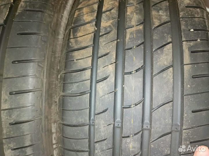 Roadstone N'Fera RU1 235/45 R18