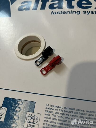 Ykk бегунок с язычком для молнии красный черный