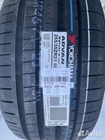 Yokohama Advan Sport V107F 255/35 R21 98Y