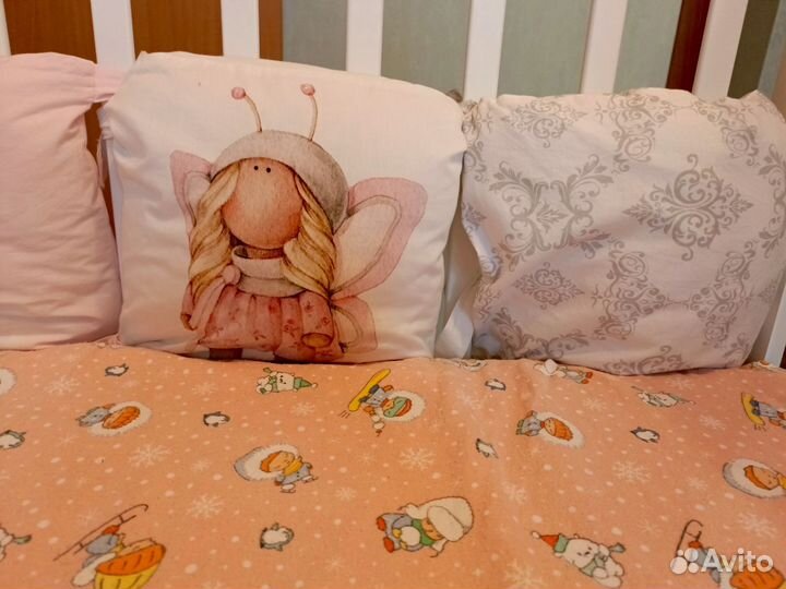 Кроватка для новорожденных с маятником