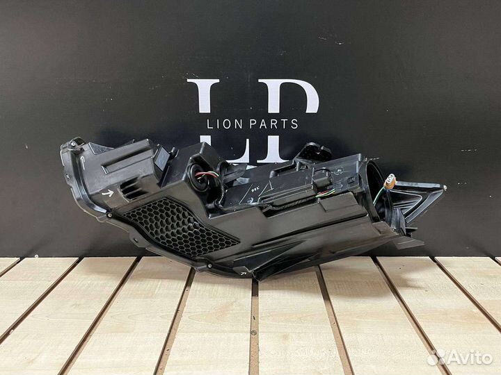 Фара правая FAW Besturn X80 фав Бестурн Х80 2018