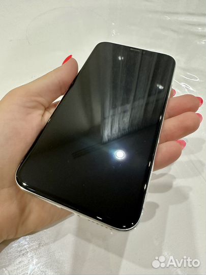 Телефон iPhone X 64 Гб
