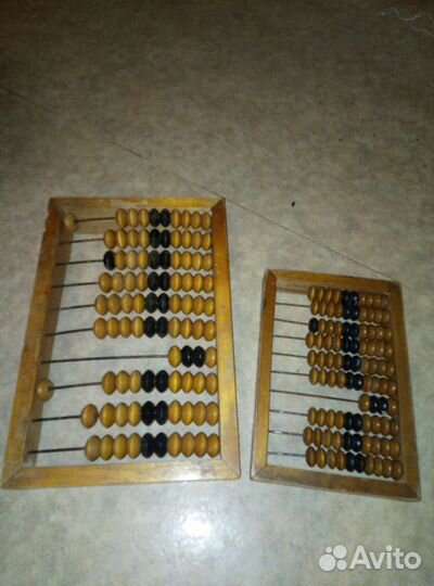 Полки для цветов, зеркала и счеты