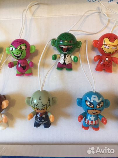 Игрушки из киндера Марвел