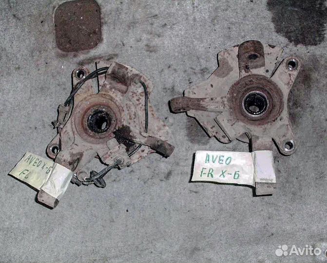 Кулак поворотный левый Chevrolet Aveo T200 Хэтчбек