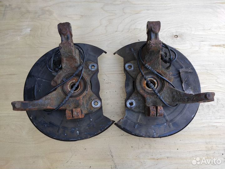 Кулак поворотный правый левый на Opel Meriva B