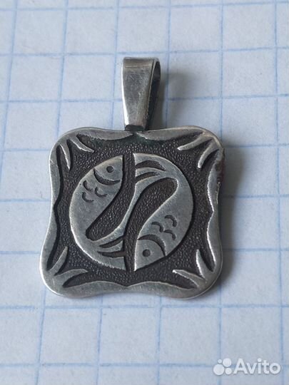 Жетон знак зодиака Рыбы серебро 875 СССР винтаж