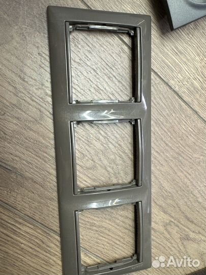 Рамка Legrand 3-я Valena