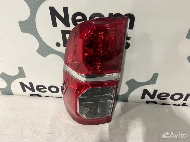 Фонарь задний левый Toyota Hilux 12-15