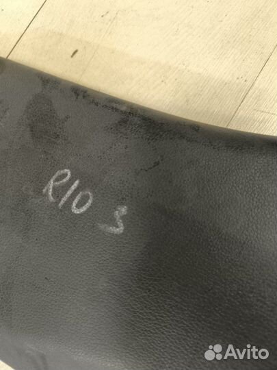 Обшивка стойки левая Kia Rio 3