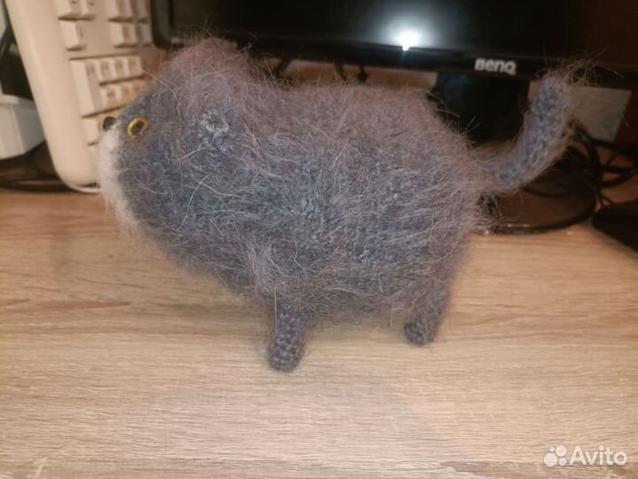 Вязанная игрушка шерстяная - кошечка Буся