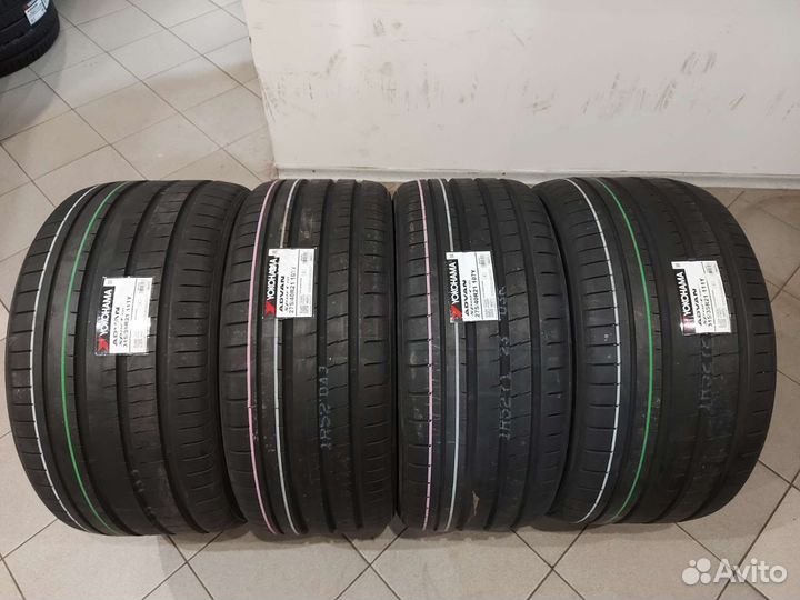 Yokohama Advan Sport V107 275/40 R21 и 315/35 R21
