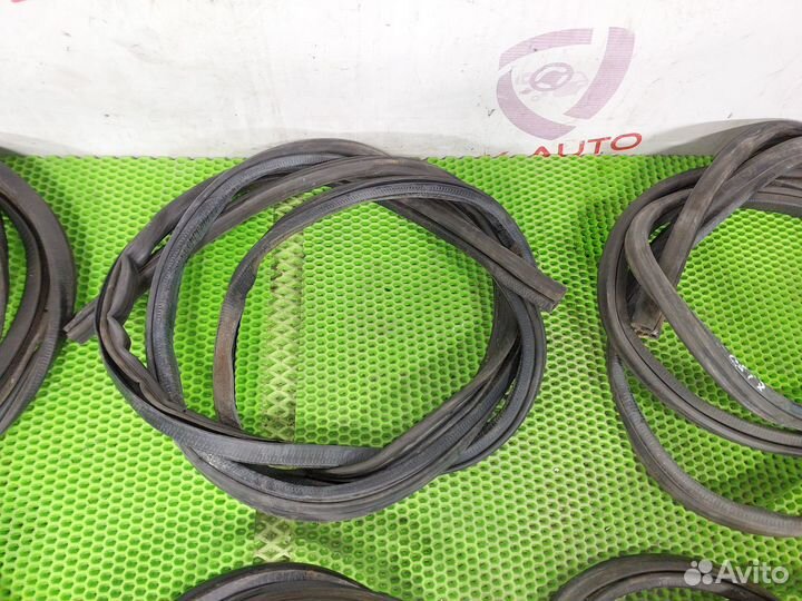 Уплотнители двер проемов Chevrolet Suburban GMT400