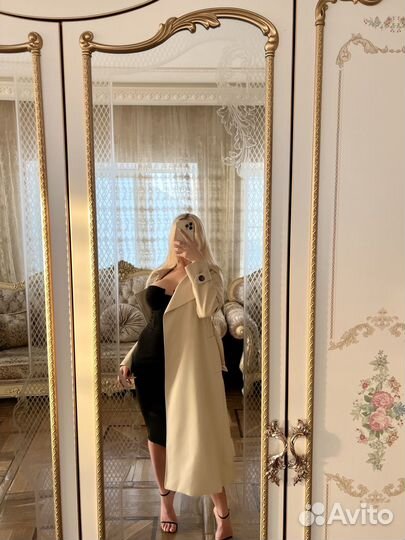 Плащ тренч бежевый