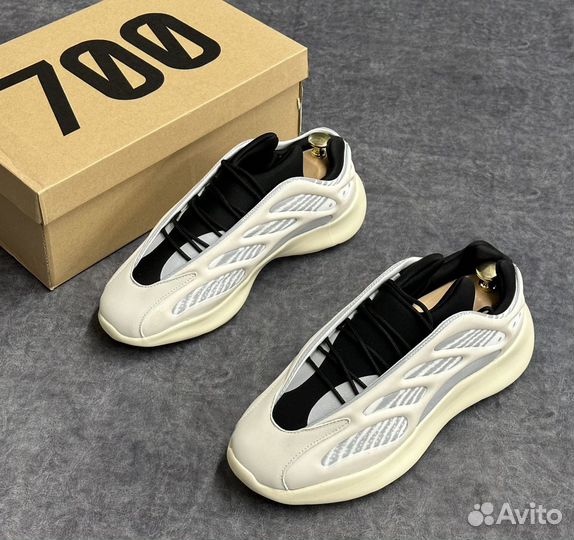 Кроссовки adidas yeezy boost 700 мужские