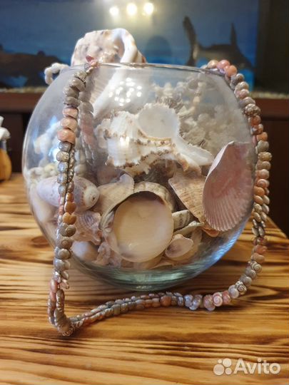 Интерьерная ваза с морскими раковинами