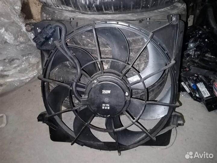 Вентилятор радиатора Kia Sorento XM (09-12)