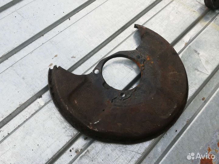 Щит тормозной передний Опель Фронтера А