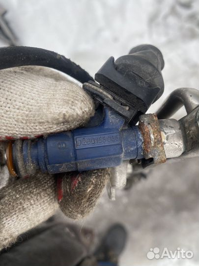 Топливная рампа с форсунками VAG 1.8T 06B133681