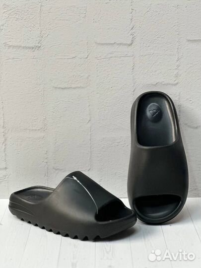 Тапки adidas yeezy slide