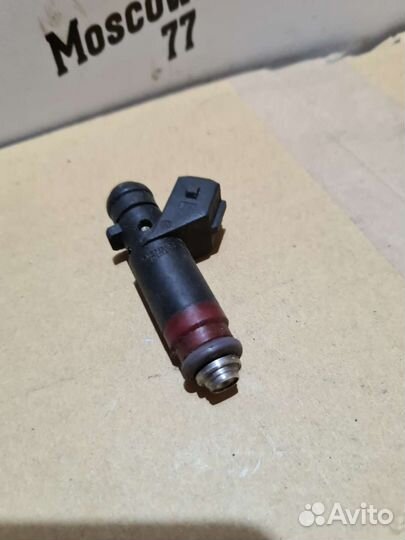 Топливная форсунка Mercedes W220 W215 M137 137.980