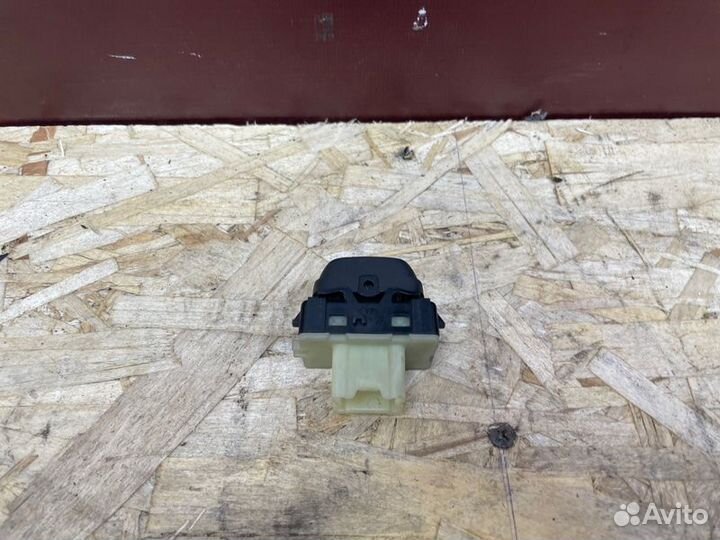 Кнопка стеклоподъемника Renault Logan