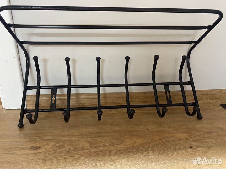 Вешалка настенная металлическая