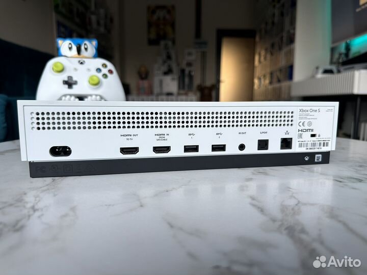 Xbox One S 500gb идеальное состояние гарантия