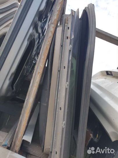 Задняя дверь на мерседес 124 седан.универсал